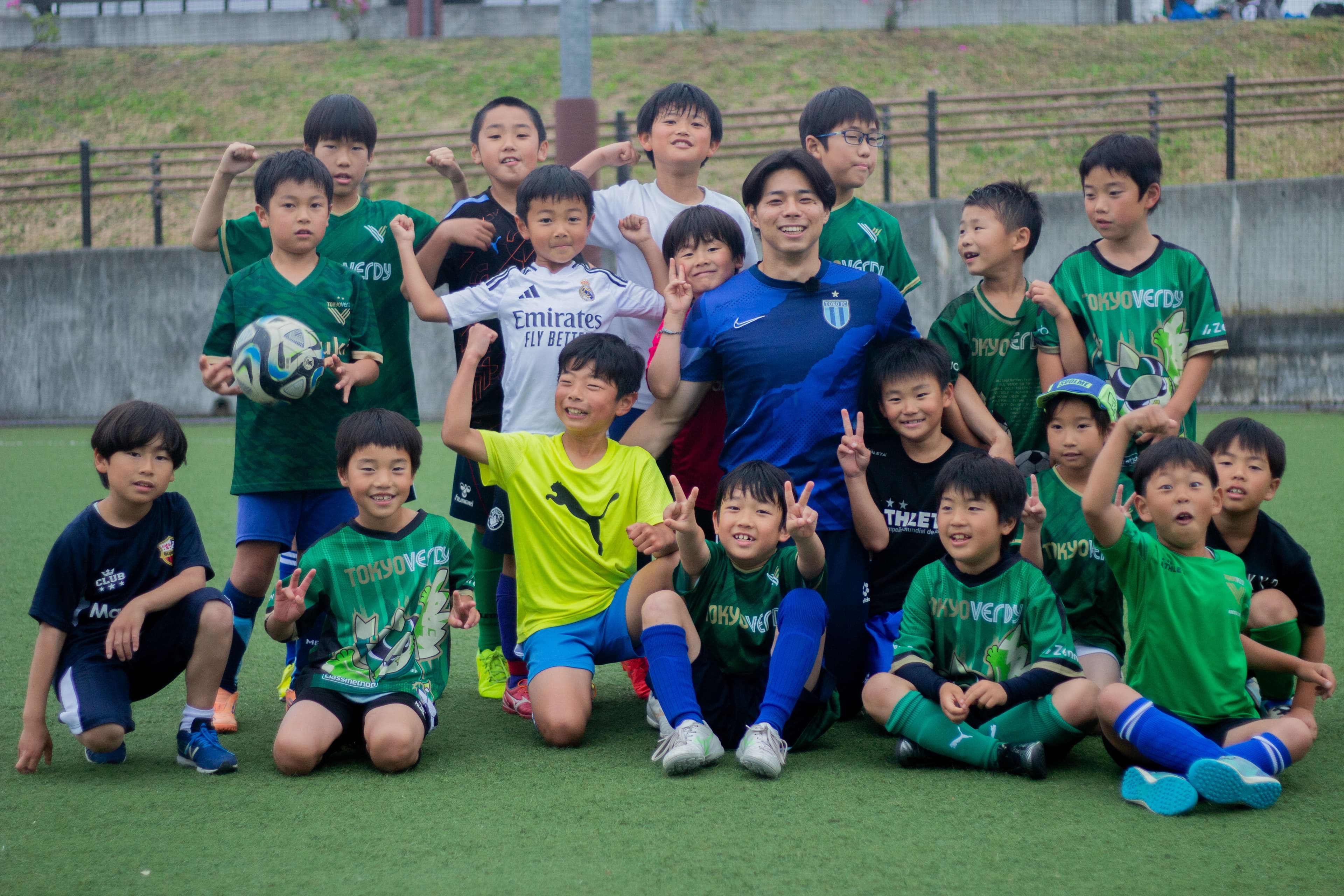 子どもたちへメッセージを送る豊田怜央選手
